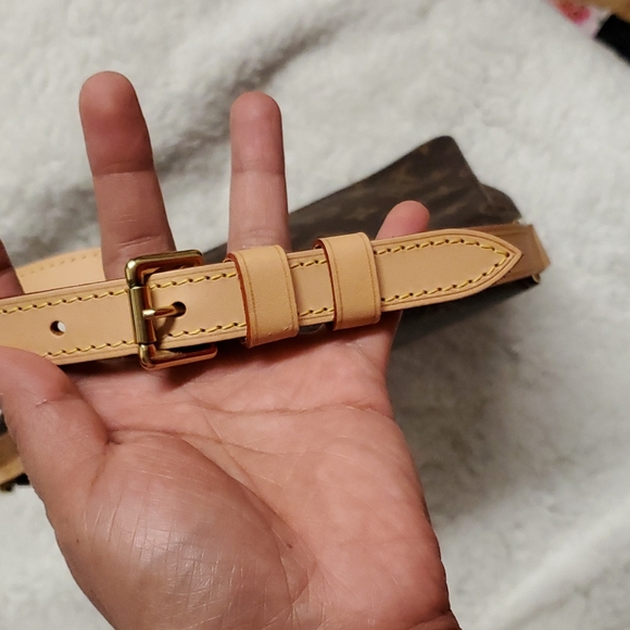 Lv Shoulder Bag - Picture 8 of 16